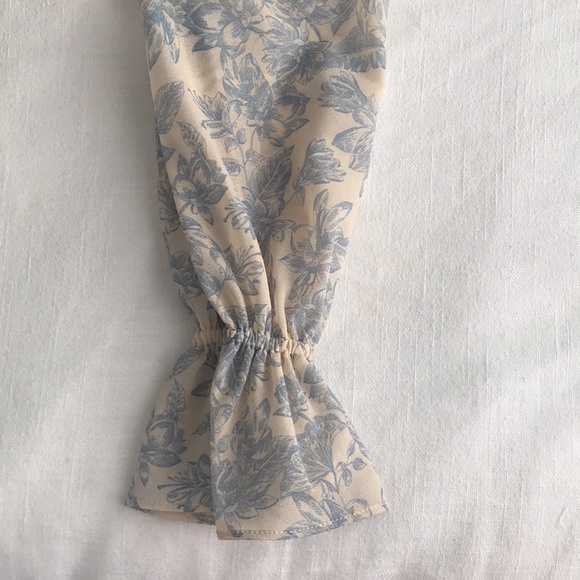 Express Top NWT!!! - Picture 4 of 5